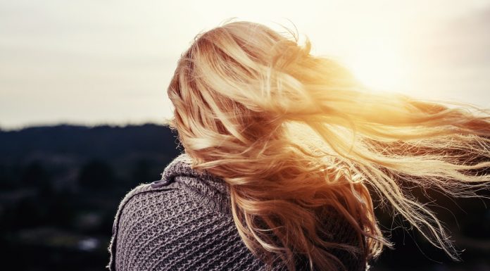 מה גורם לנשירת שיער אצל נשים?