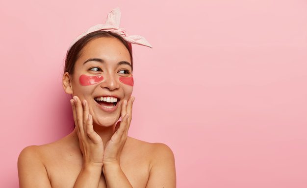 איך לטפל בפנים בבית